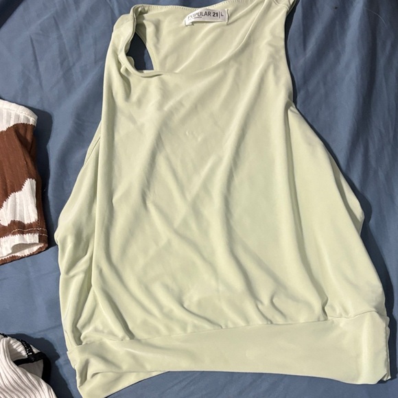 Five crop tops in large. Various brands. Cute tops. - Picture 3 of 11